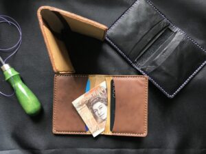 Bi-fold wallets